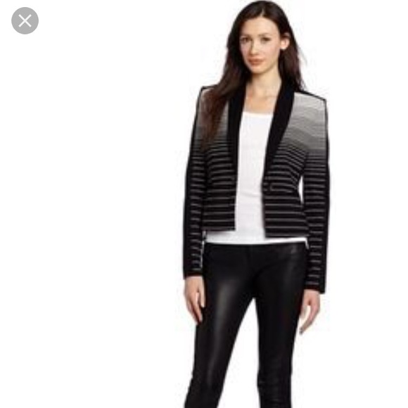 BCBGMaxAzria Jackets & Blazers - 3/30 ⚡️ BCBGMaxAzria blazer